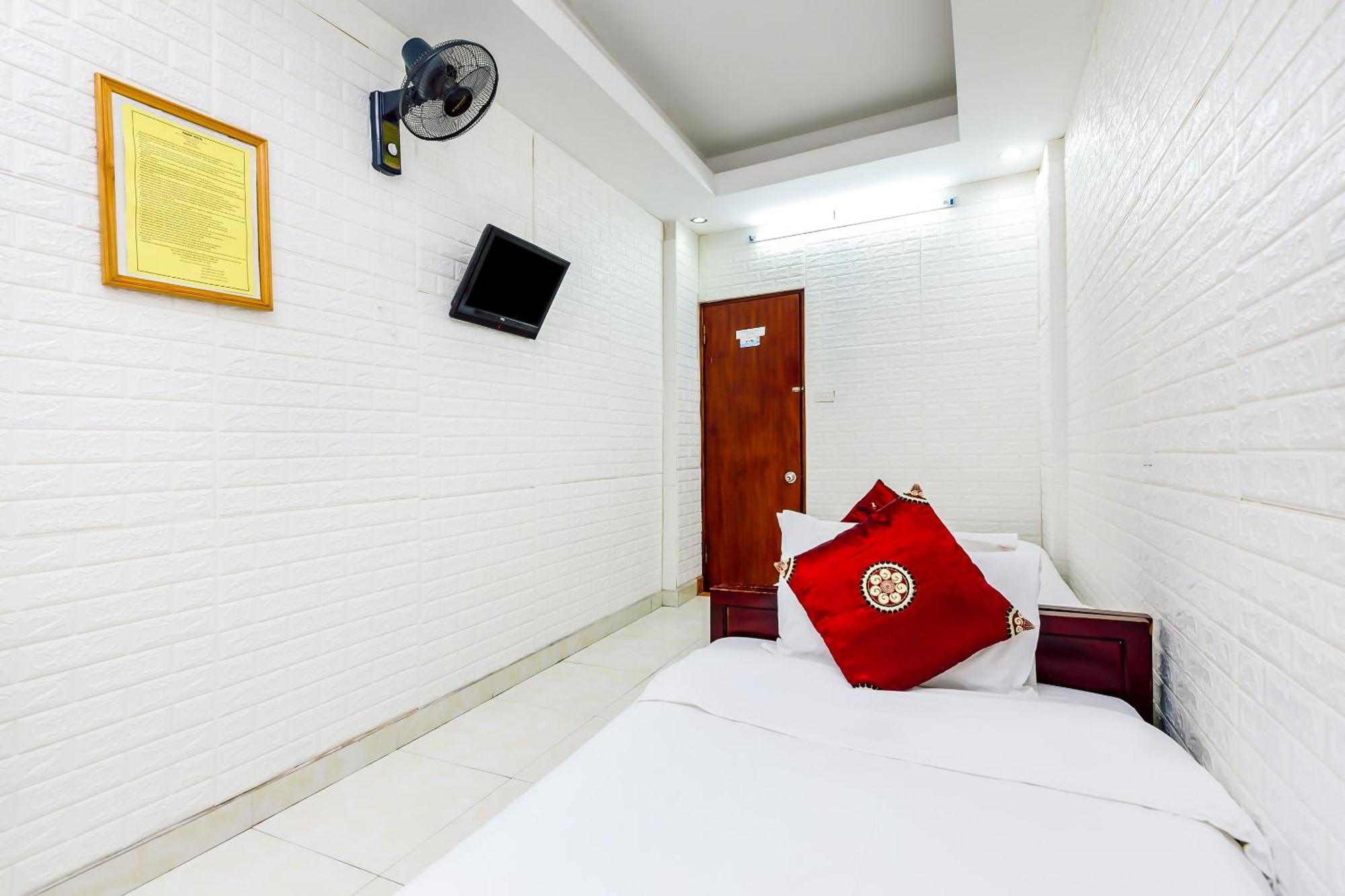 Oyo 604 Queen Hotel Spot-On Hanoi Eksteriør billede